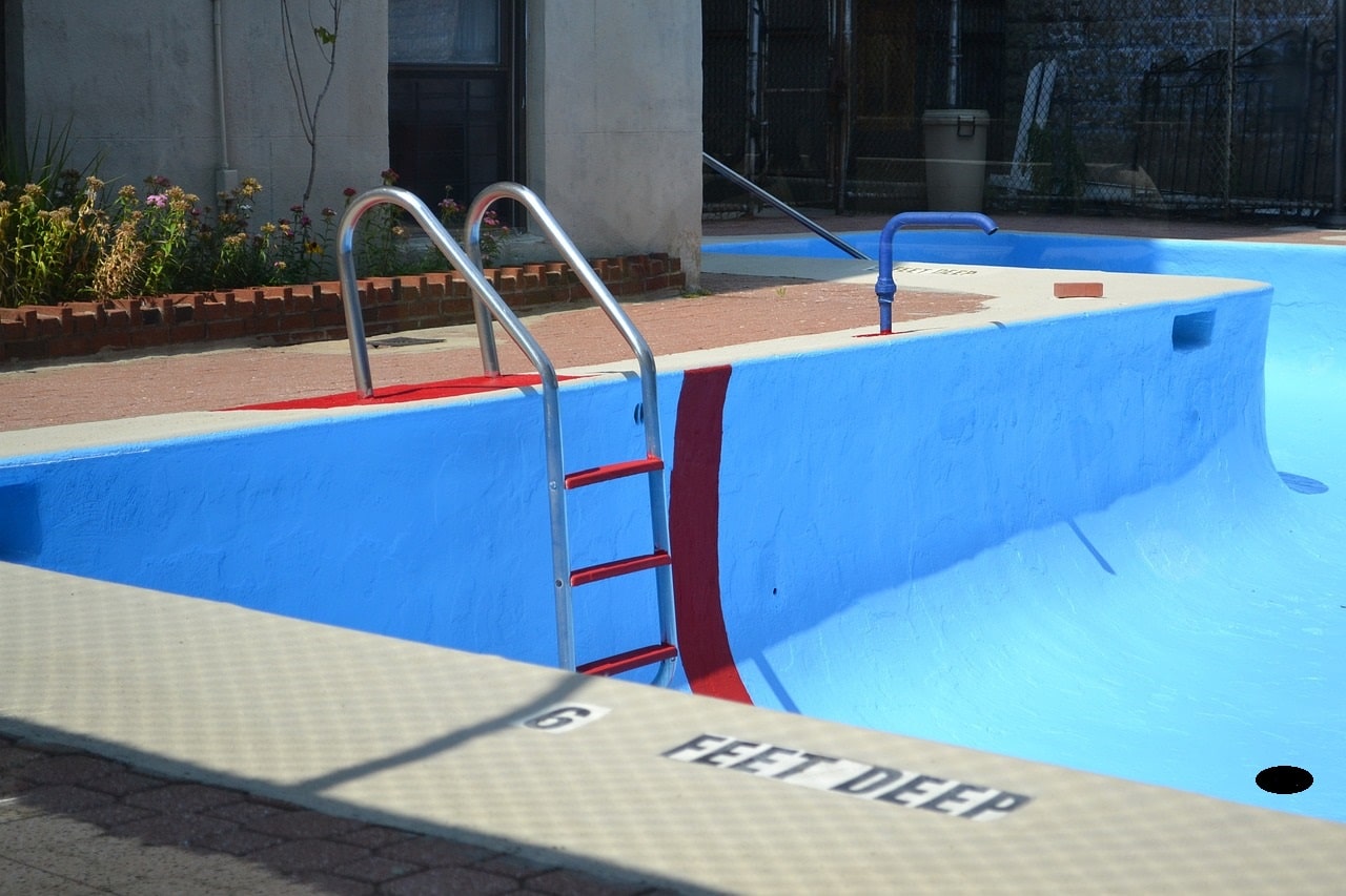 Pool Entleeren über Bodenablauf